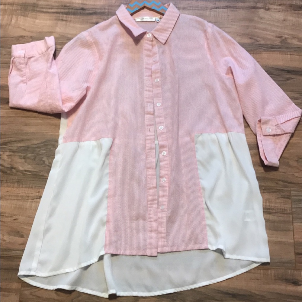 NWOT Button down tunic length top